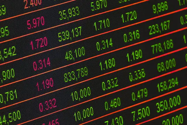 În peisajul dinamic al anului 2025, inteligența artificială (AI) și-a consolidat poziția ca principal motor de creștere în numeroase sectoare tehnologice și economice.