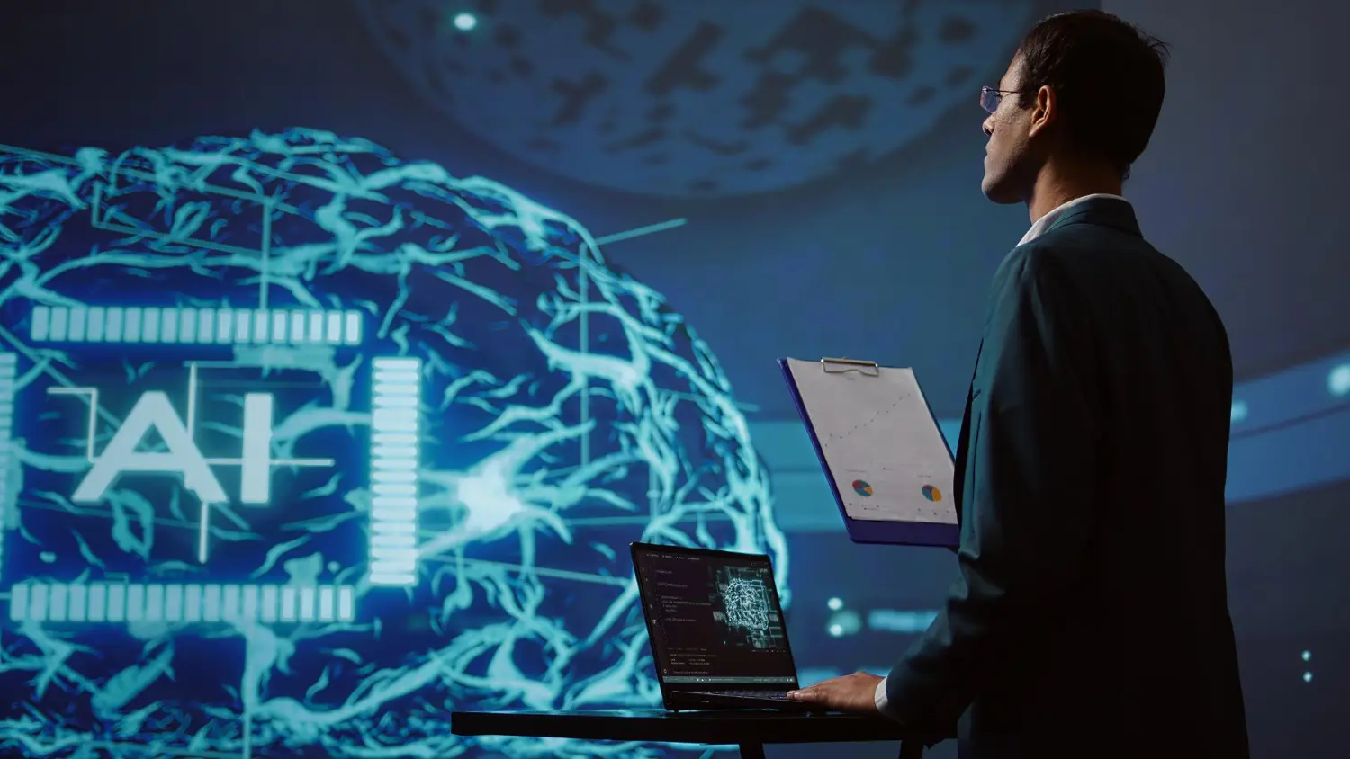 Reglementarea Inteligentei Artificiale in Cybercrime: Echilibru intre Control si Inovatie