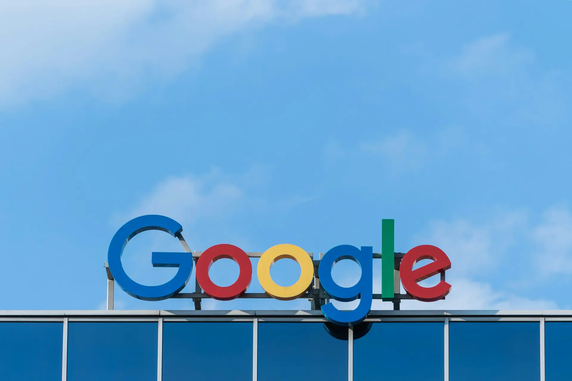 Google investeste miliarde in energie hidro. Google a anuntat investitii de miliarde de dolari in infrastructura energetica.