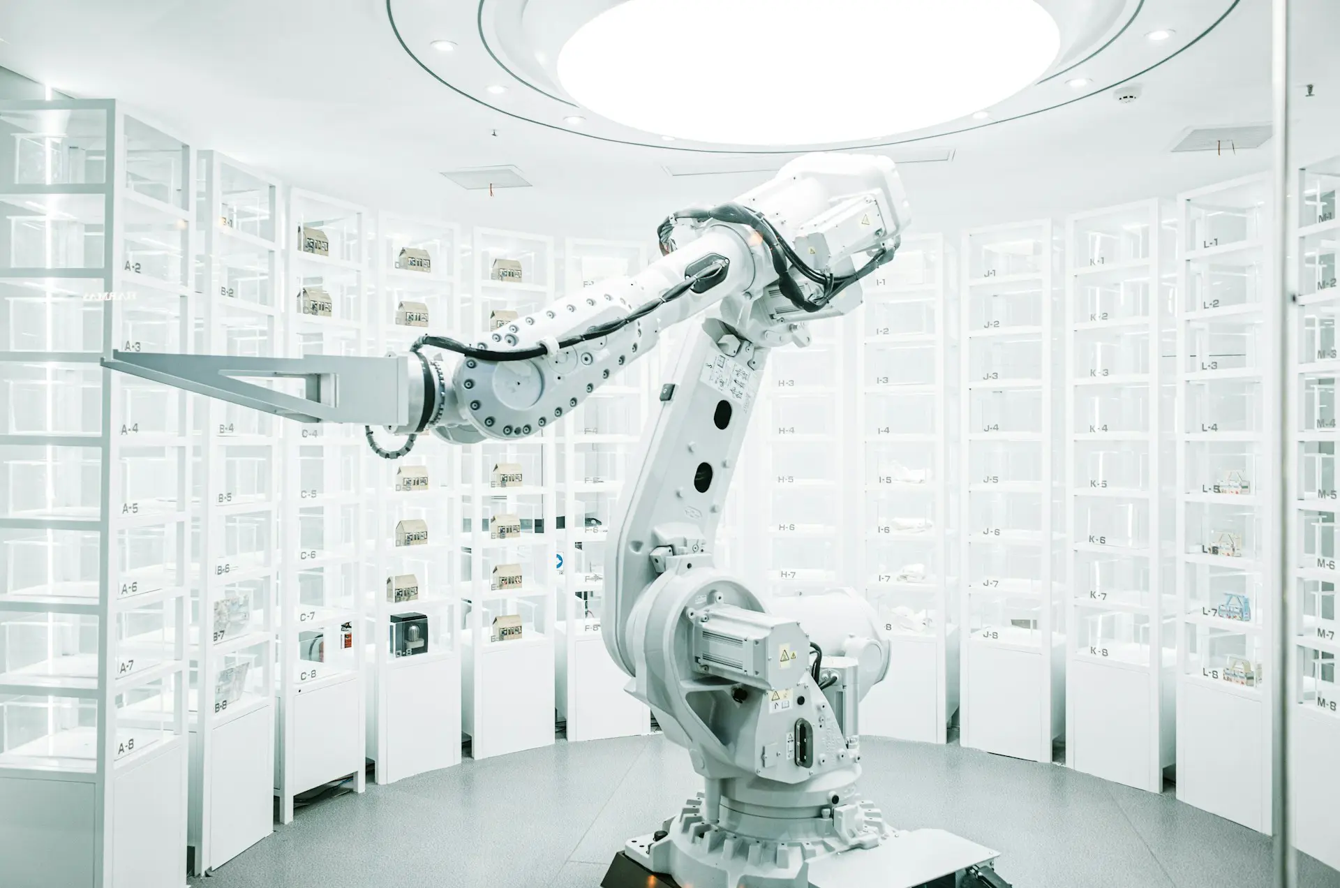 Inteligenta artificiala agentica revoluţioneaza securitatea cibernetica moderna. Marcheaza un salt evolutiv fata de AI-ul traditional.
