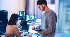 Unificare a toolchain-ului DevOps pentru guvernanta si AI scalabil