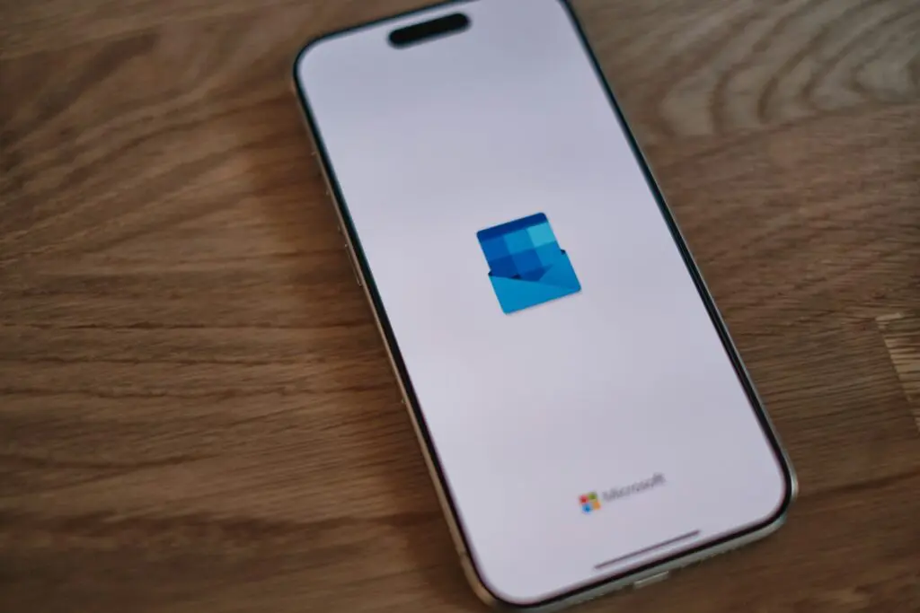 Outlook primeste un upgrade AI datorita noilor lideri Microsoft. Microsoft continua sa aduca imbunatatiri majore produselor sale.