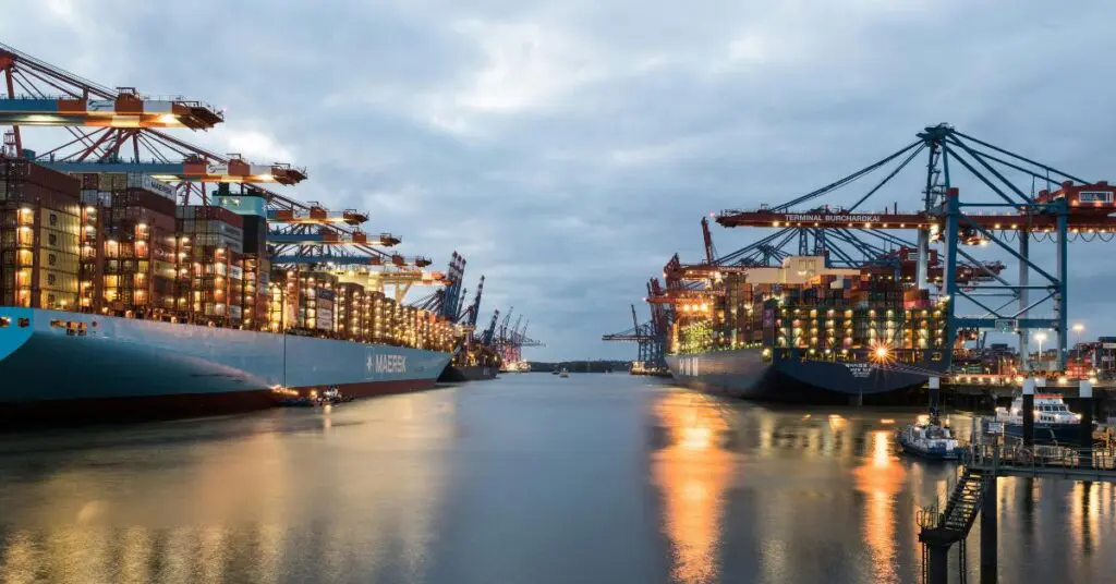 Hackeri ataca nave maritime folosind unelte RMM avansate