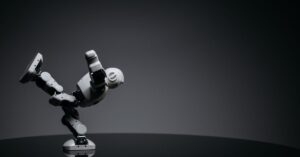 Robotul Tesla Optimus cade suspect in timpul unei demonstratii