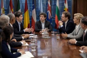 Liderii OpenAI si Anthropic cer cooperare globala pentru siguranta AI